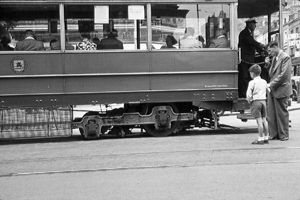 [Young tramfan]