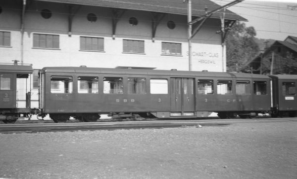 [Metre gauge passenger car]